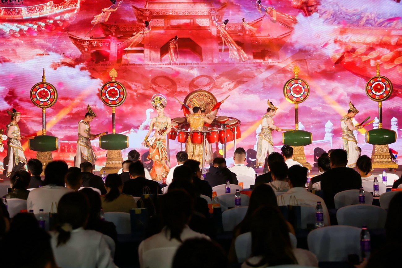 华越时尚客户年度经营分析会暨2026年度战略规划会议